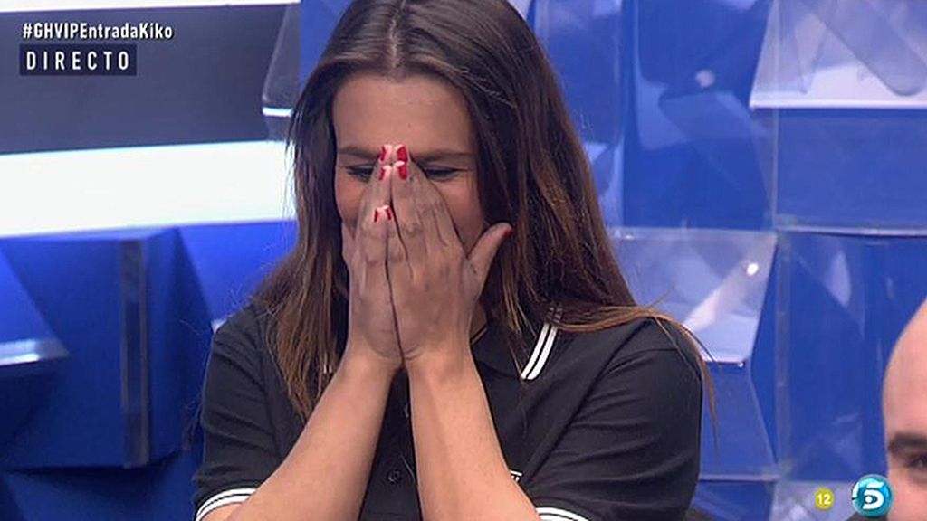 Kiko rompe el hielo y le da dos besos