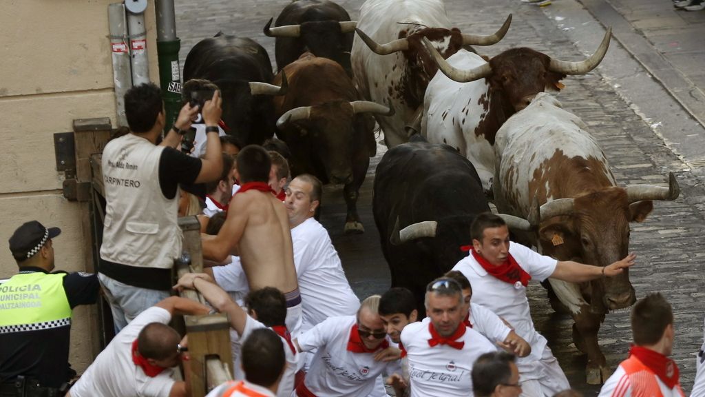 Los toros de Jandilla abren los encierros con un herido por asta