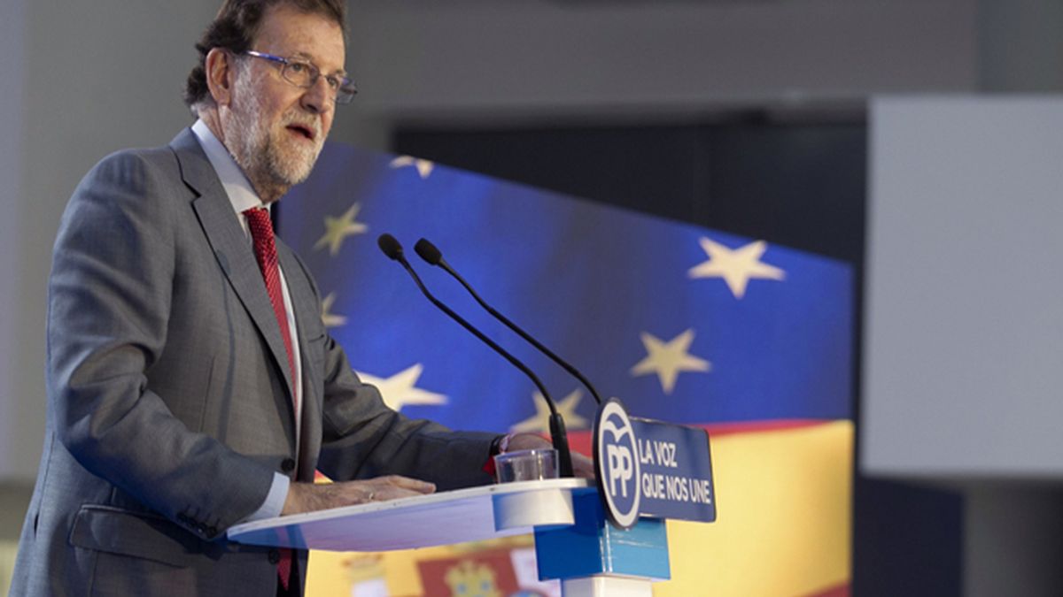 Rajoy dice a Sánchez que no puede formar un Gobierno de "un cuarto de hora"
