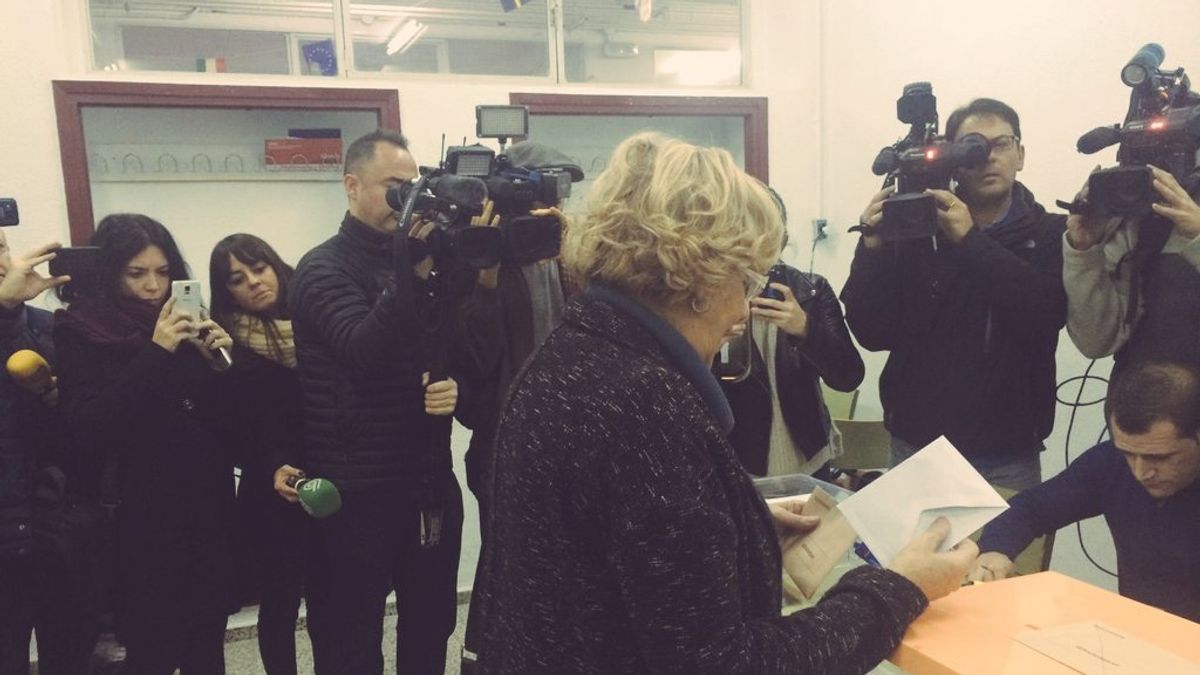 Manuela Carmena vota