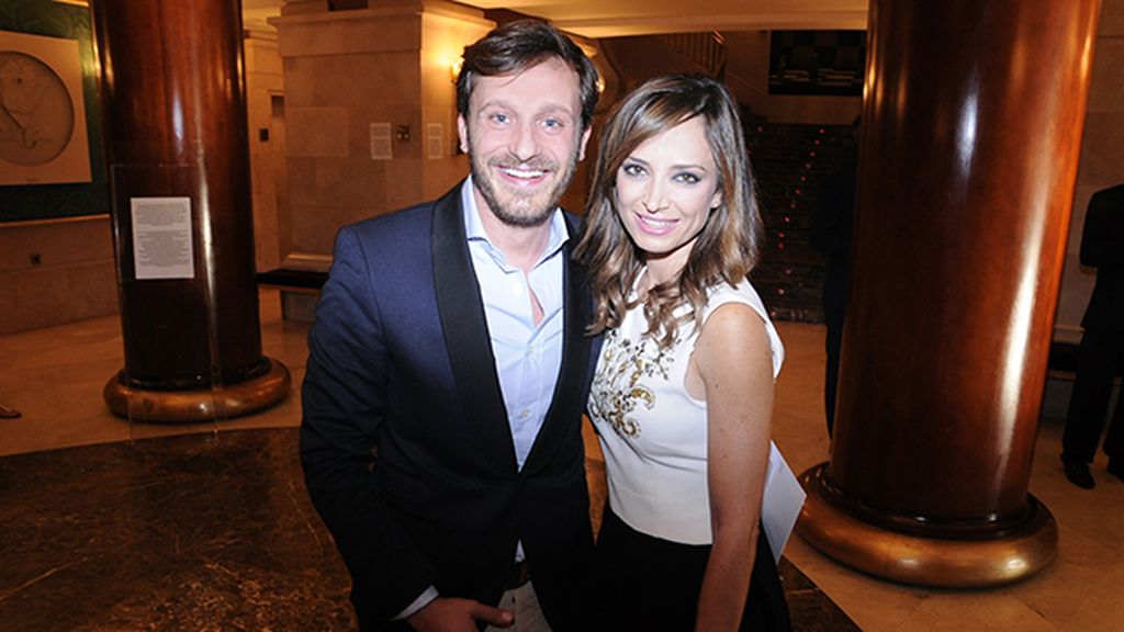 El cantante Juan Peña junto a su novia Sonia González