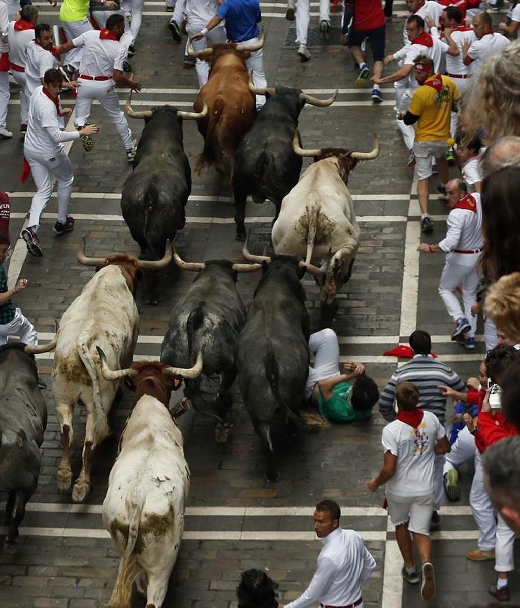 Caídas y revolcones en el último encierro de los Sanfermines