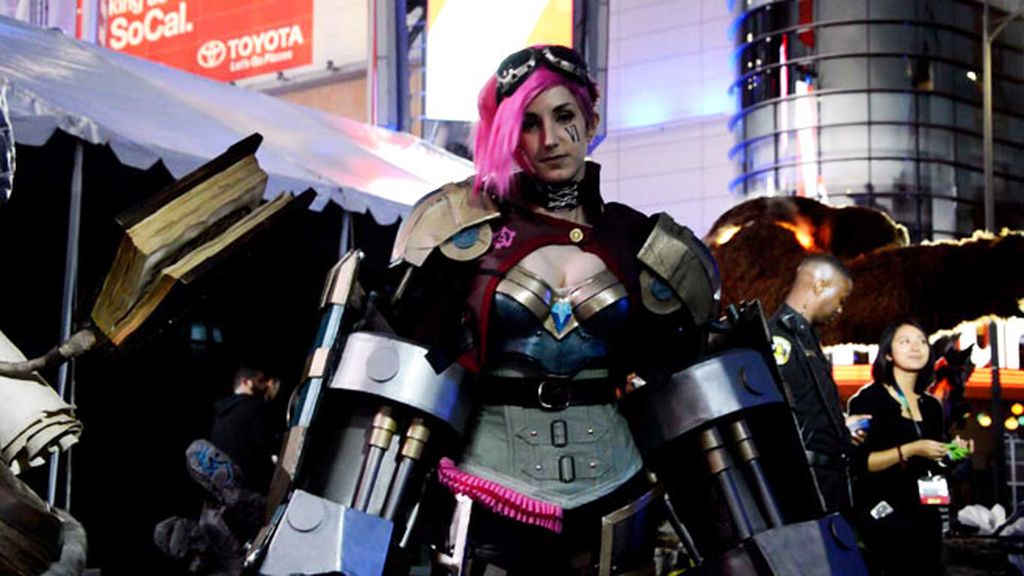 Los cosplayers de LoL compiten con las caracterizaciones de Halloween en Los Ángeles