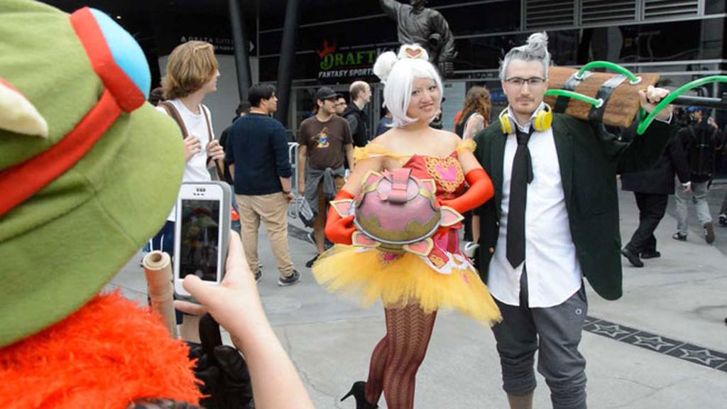 Los cosplayers de LoL compiten con las caracterizaciones de Halloween en Los Ángeles
