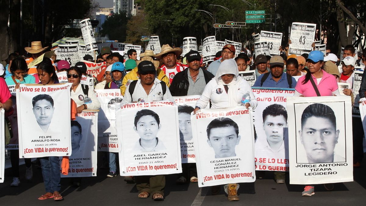 Manifestación por los estudiantes desaparecidos en México