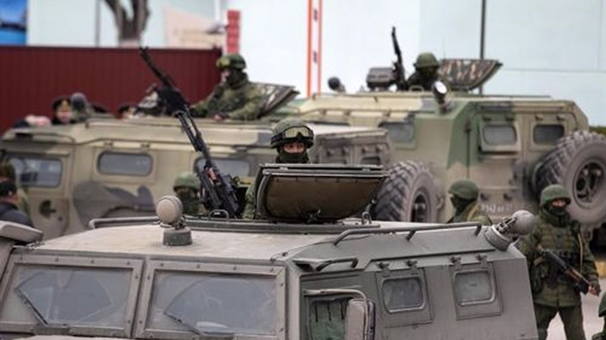 Militares rusos se hacen con armas del Ejército de Ucrania en Crimea