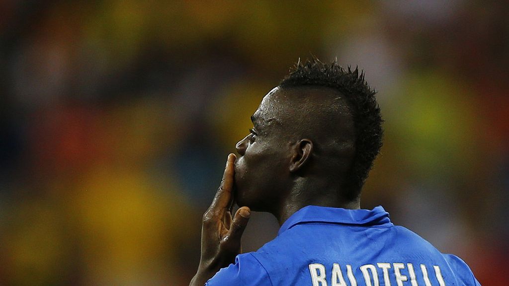 Balotelli dedicó el gol y la victoria a su prometida