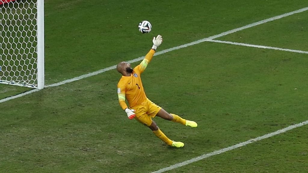 Pero en el rechace el portero de EEUU hizo una gran parada a Nani