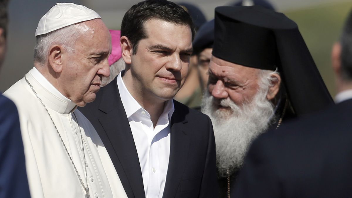 El Papa llega a Grecia para iniciar su visita a los refugiados de Lesbos
