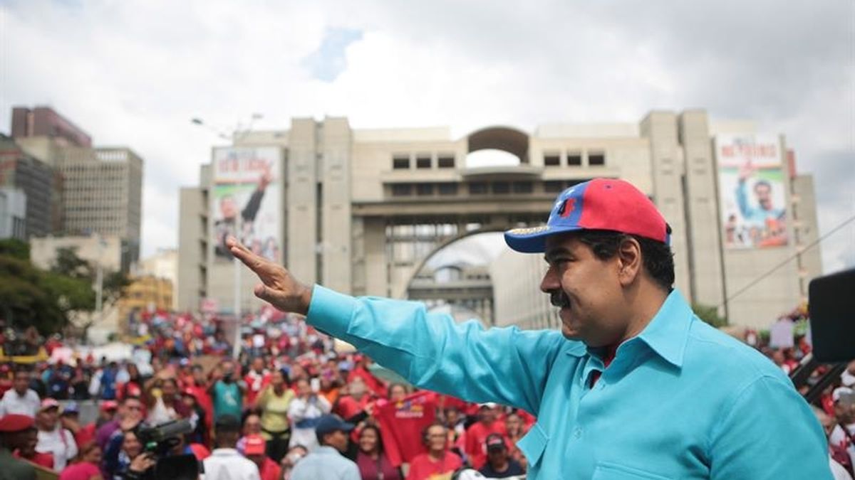 Maduro acusa a la oposición de hacer fraude con el referéndum revocatorio