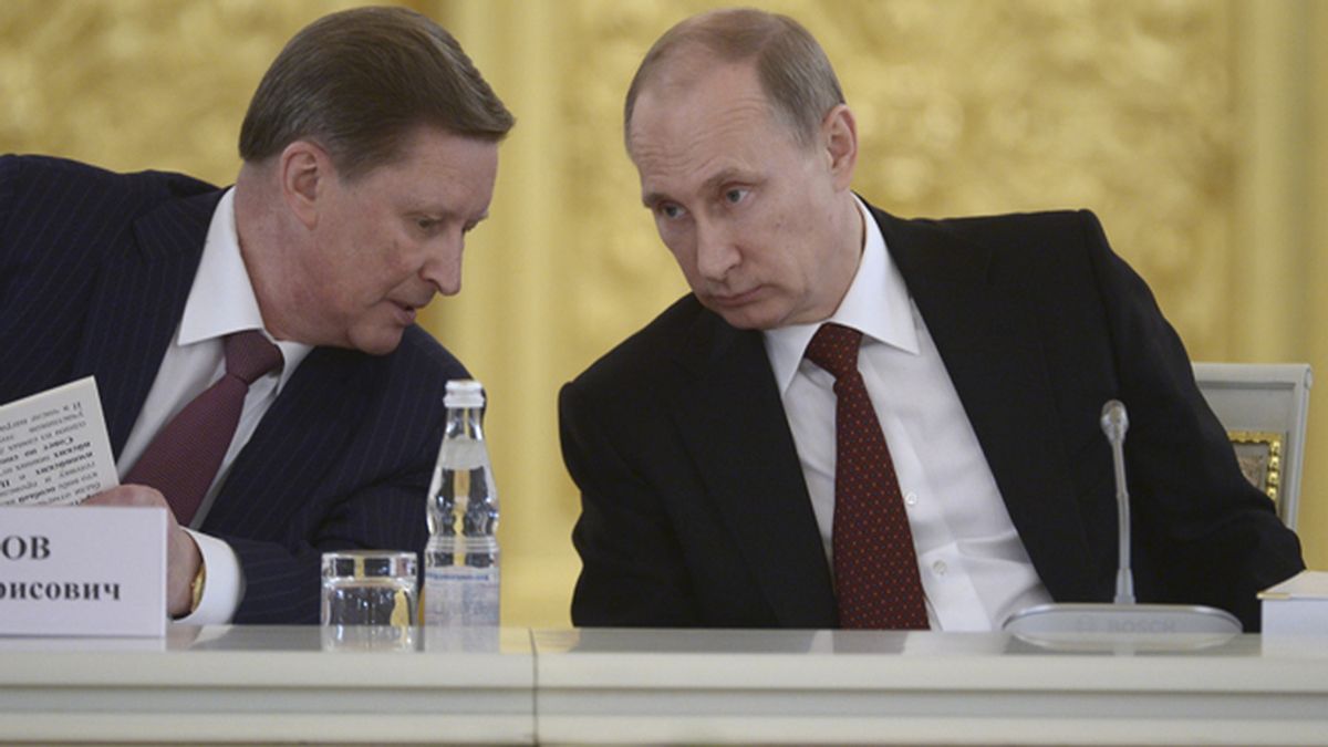 Vladimir Putin junto a Sergei Ivanov