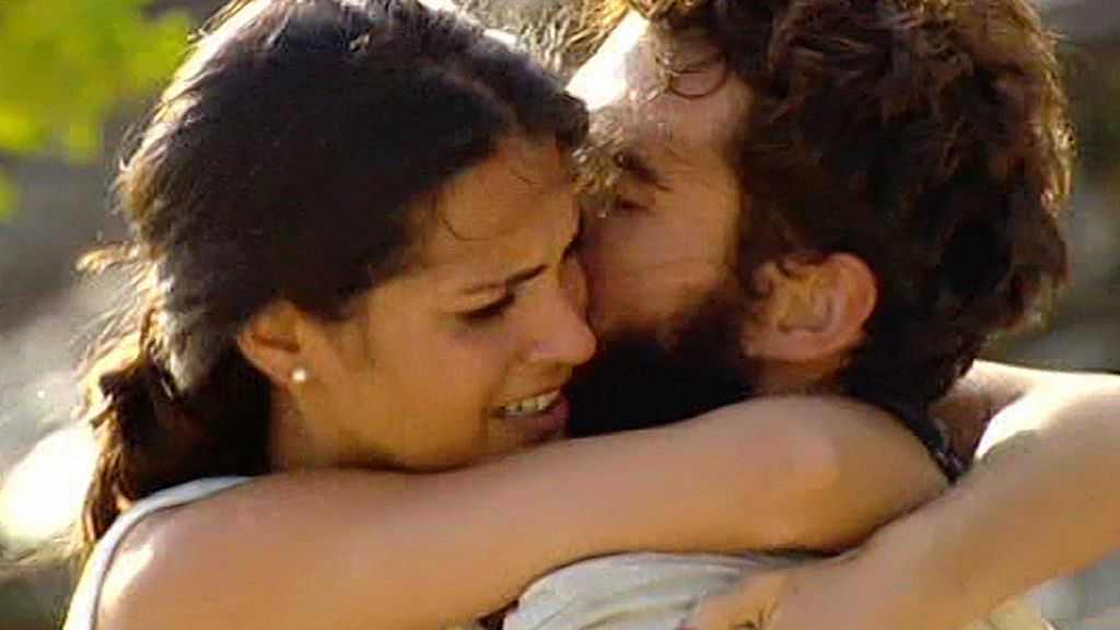 Rubén no puede separarse de su novia Laura