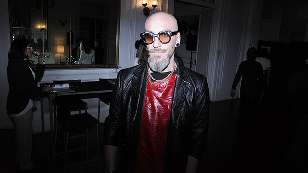 Tras triunfar en las pasarelas de NYC y Madrid, Roberto Etxberría sigue recogiendo los frutos de su buen hacer como el premio Icon a la creatividad