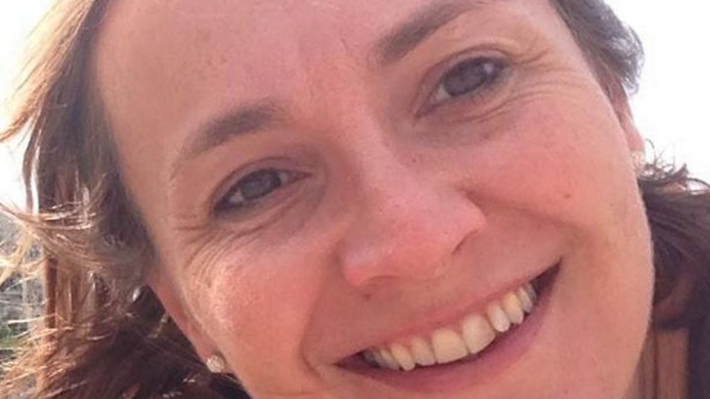 Lucy Smith, la mujer inglesa que falleció a causa de un rasguño mientras realizaba labores de jardinería