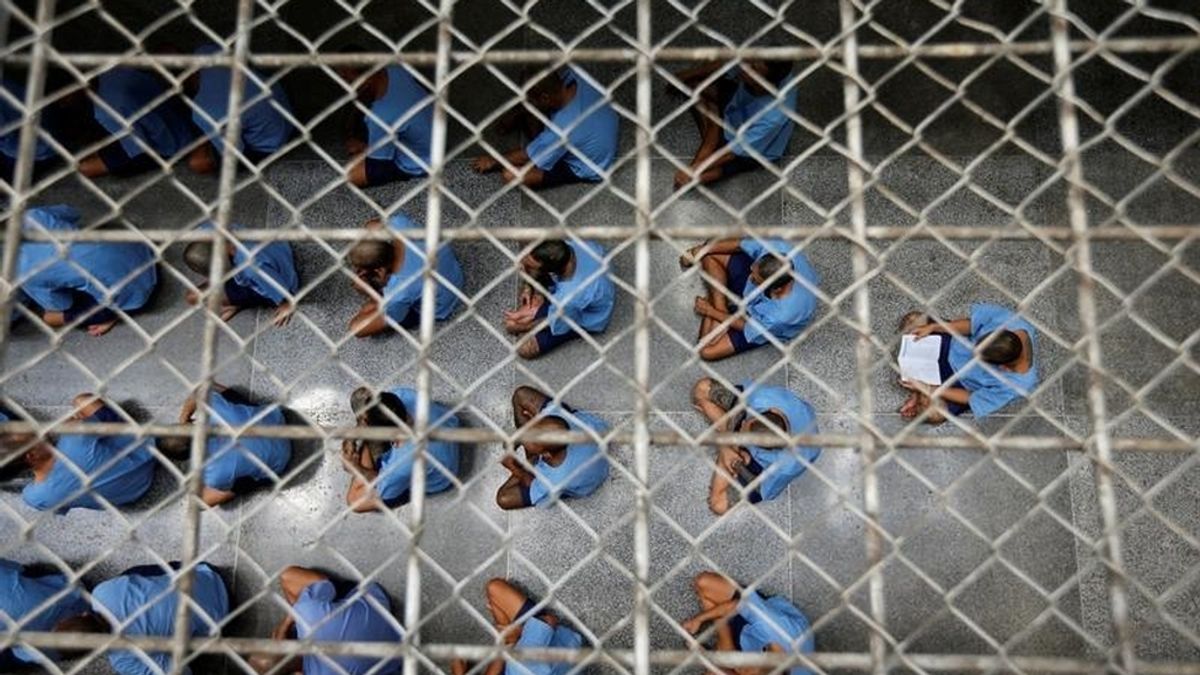 Visita de inspección en una cárcel de alta seguridad en Bangkok
