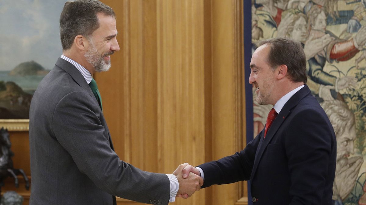 El rey Felipe VI recibe en el Palacio de la Zarzuela al presidente de UPN, Javier Esparza