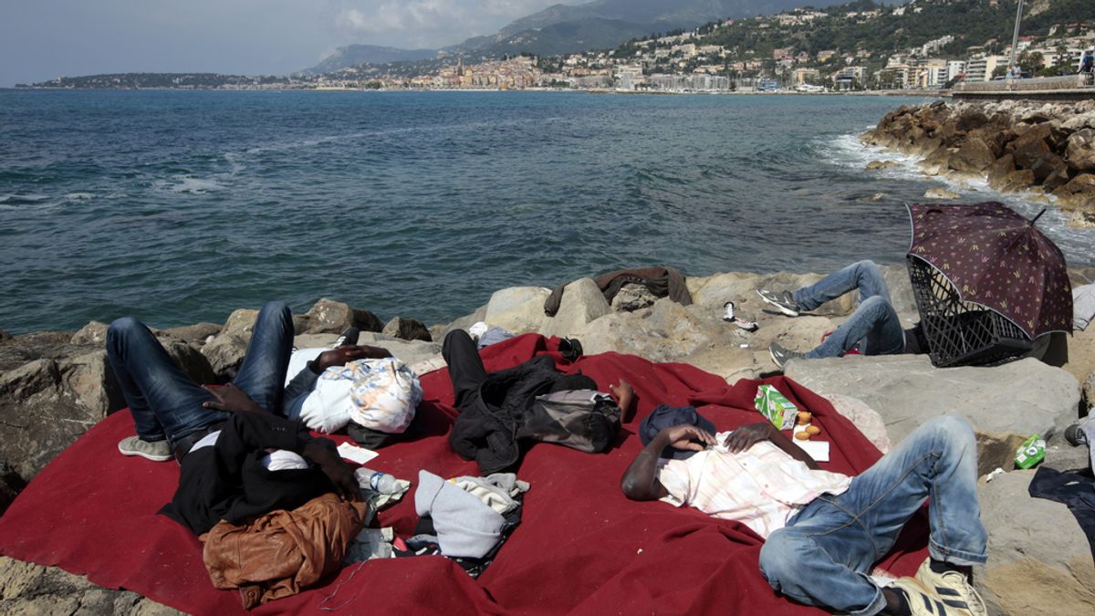 Decenas de inmigrantes atrapados en la frontera italiana