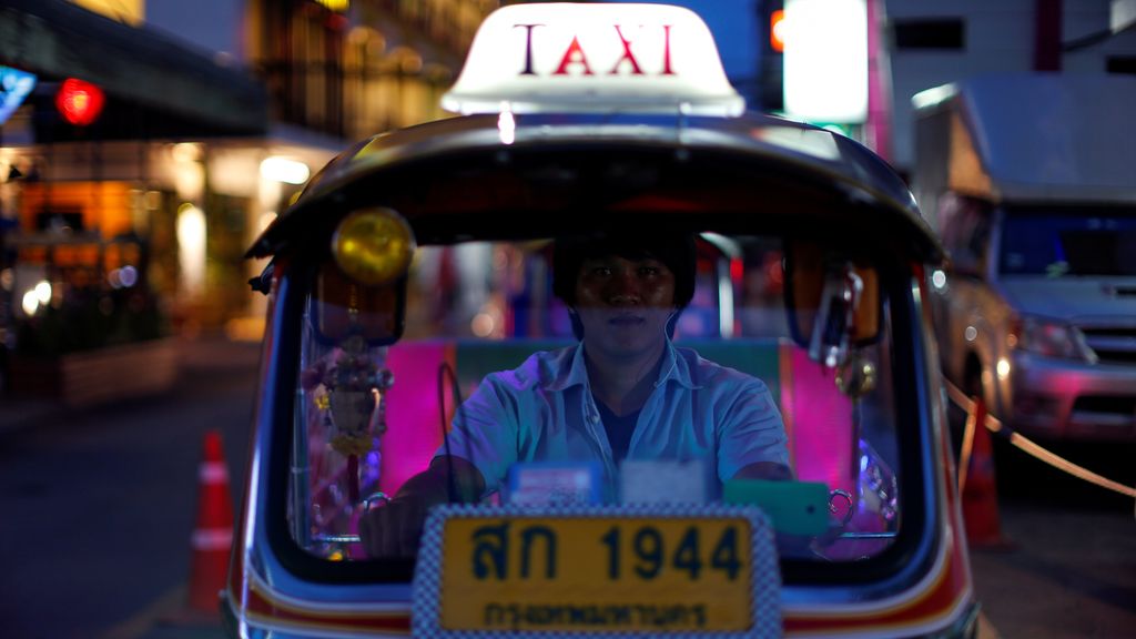 El tuk tuk, una manera divertida de moverse en Tailandia