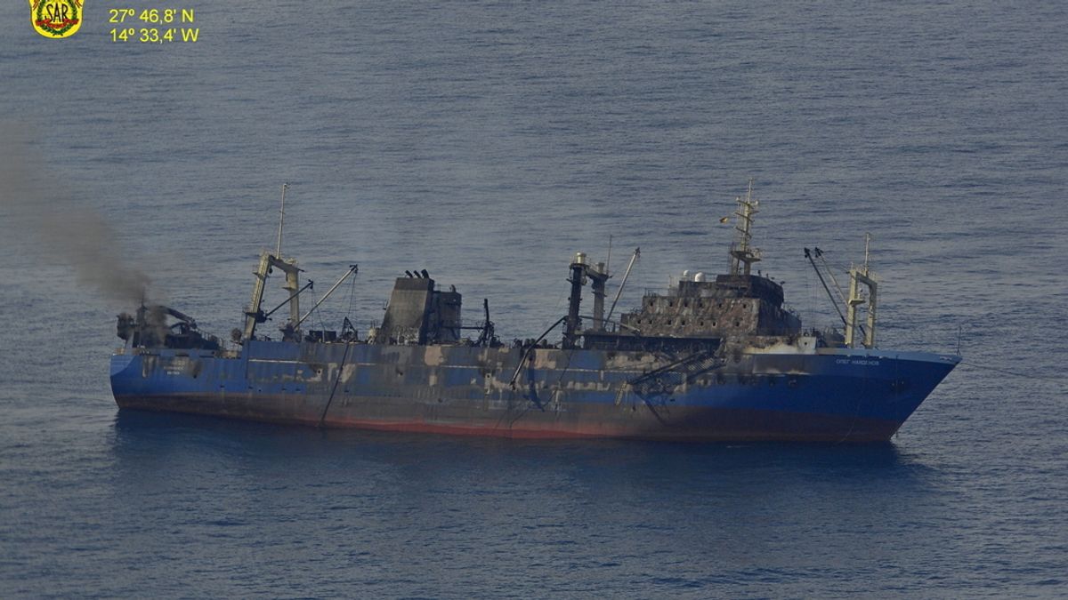 Salvamento Marítimo continúa con las tareas de seguimiento de la mancha del barco ruso