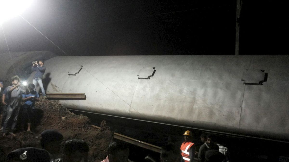 Una veintena de muerto en el descarrilamiento de dos trenes en India