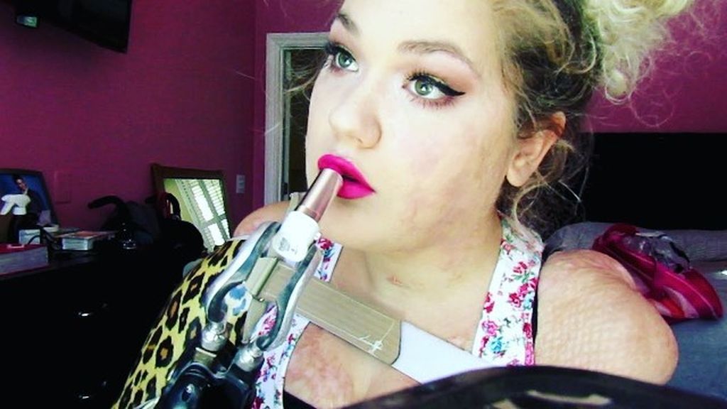 Una bloguera con una cuádruple amputación revoluciona Instagram con sus consejos de belleza