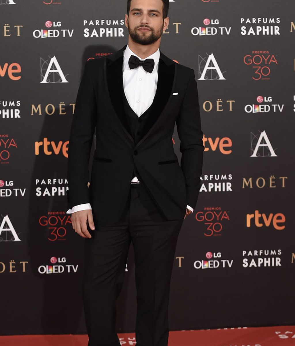 Jesús Castro, muy elegante de negro