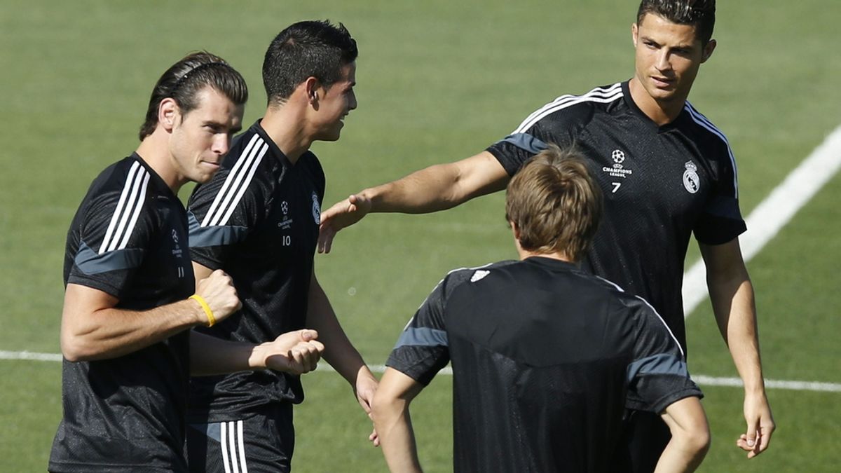 Los jugadores del Real Madrid  Bale, James Rodríguez, Modric y Ronaldo