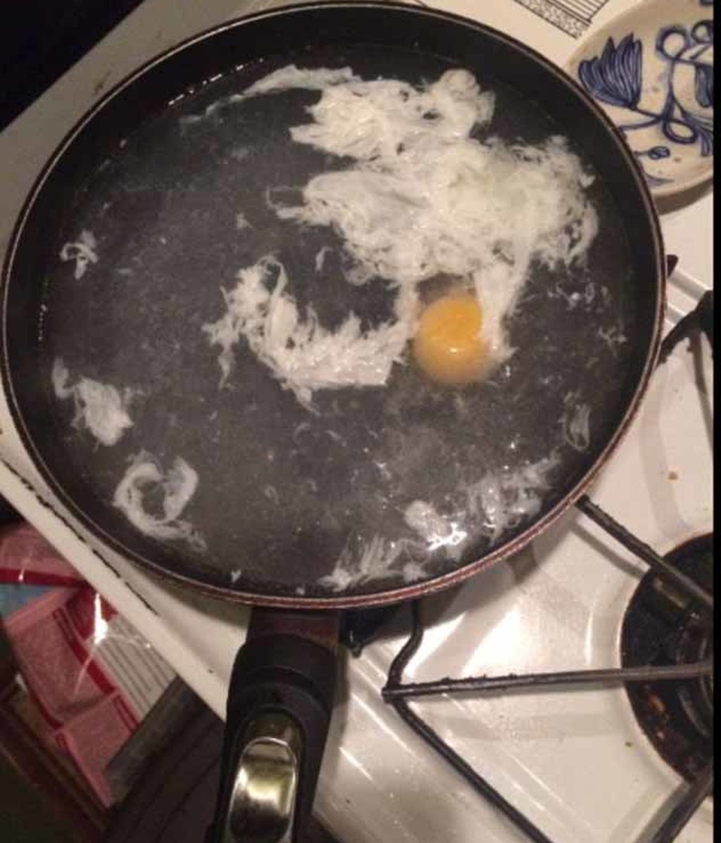 No es fácil hacer un huevo escalfado