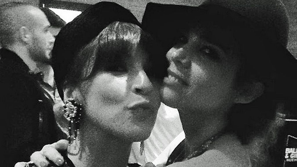 Verónica Sánchez disfrutó a lo grande en "la fiesta del siglo"