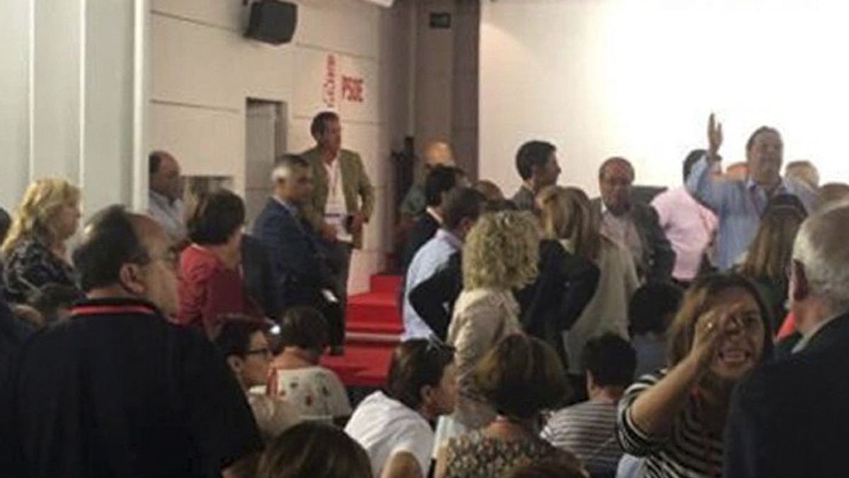 Discrepancias en el interior de la sede del PSOE durante el Comité Federal