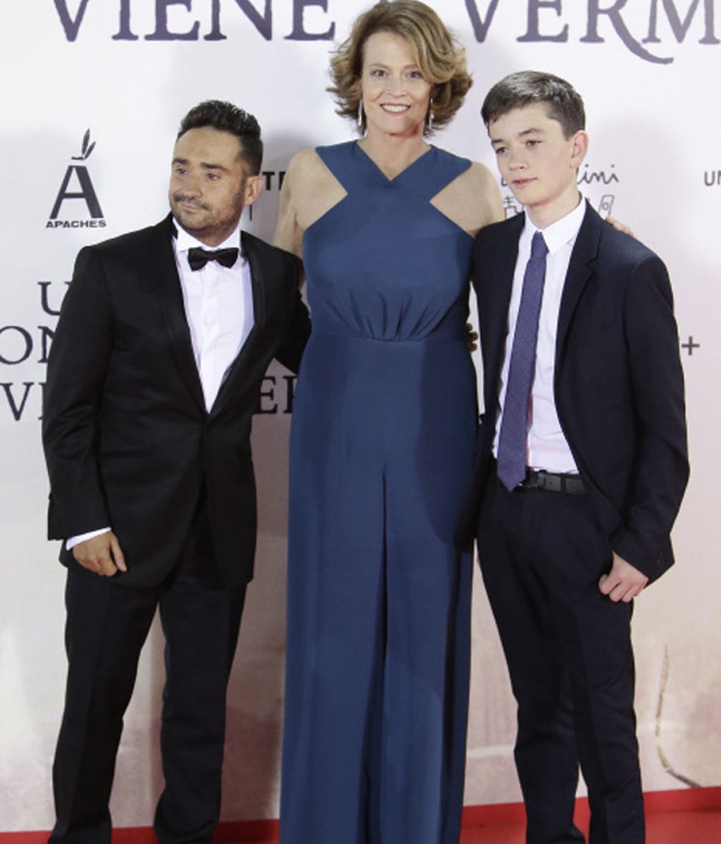 Juan Antonio Bayona, Sigourney Weaver y Lewis MacDougall