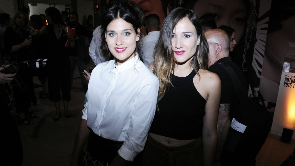 Iris Lezcano e Irene Olmos disfrutando de la fiesta organizada por MAC para presentar sus nuevas propuestas cara al otoño
