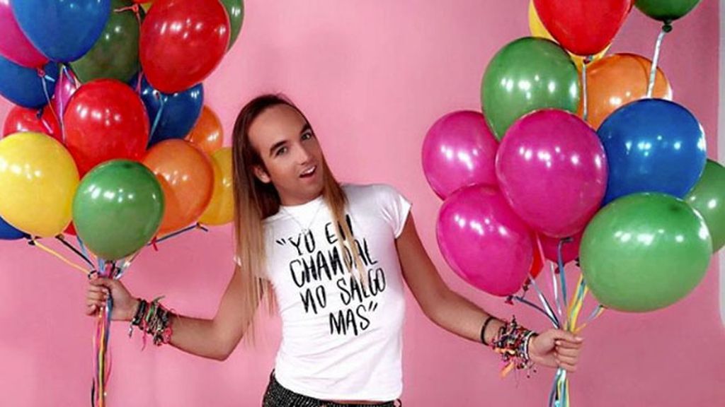 Chenoa diseña para #chenoistas: sus frases top en sudaderas, camisetas ¡y en bragas!