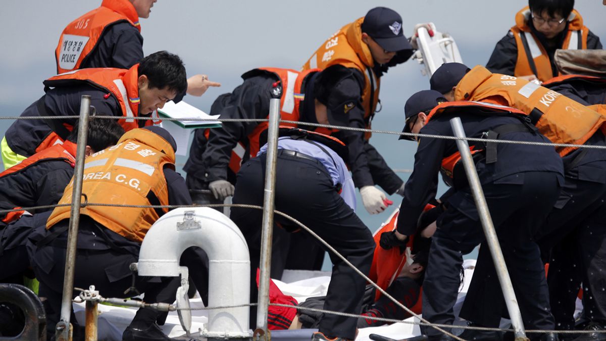El personal del 'Sewol' evacuó el ferry 40 minutos después de la llamada de socorro