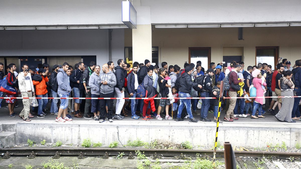 La Policía austriaca confirma la llegada de 4.000 refugiados a la frontera