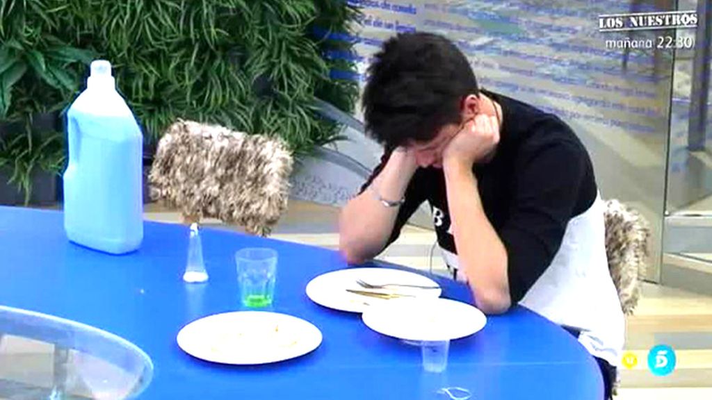 Solo y sin ganas de levantarse de la cama