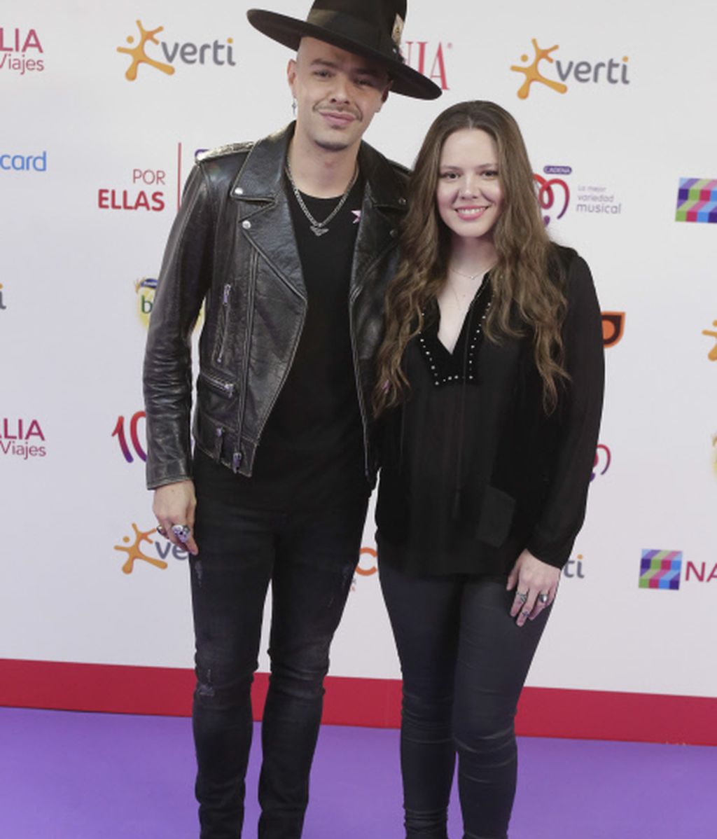 La alfombra rosa del concierto de Cadena 100 'Por ellas': Los looks de los famosos
