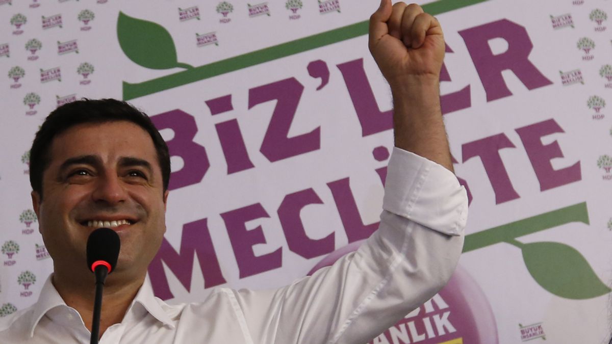 Demirtas proclama la "gran victoria de la izquierda" en las elecciones turcas