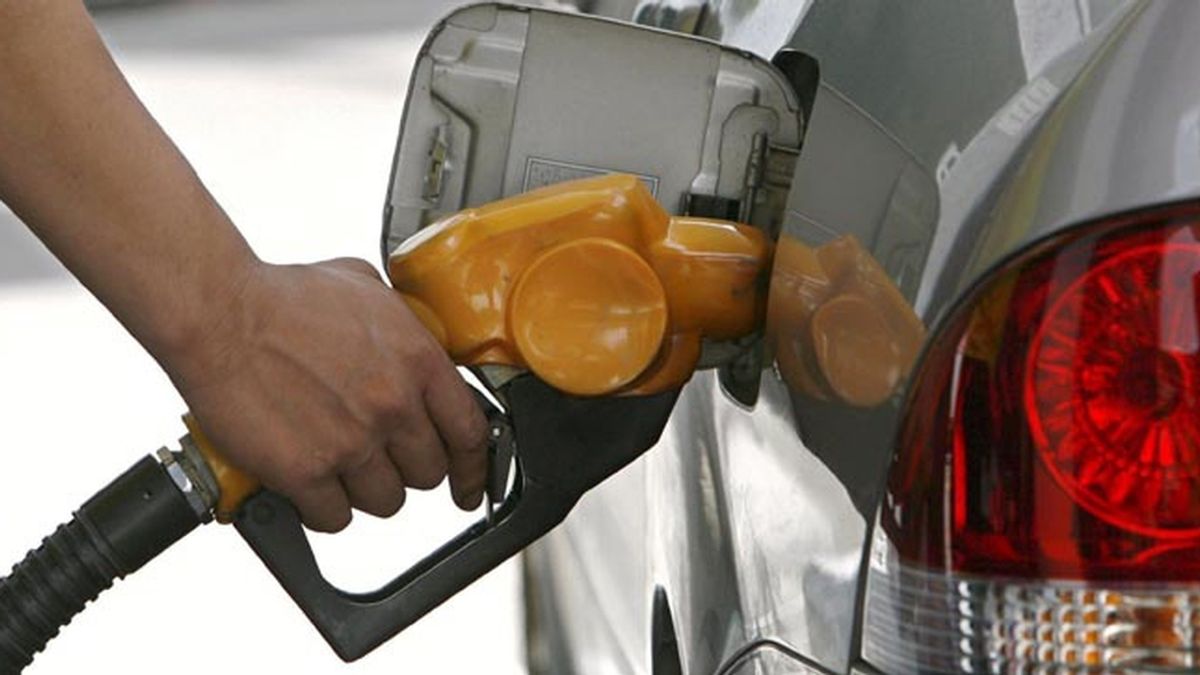 El IPC se eleva cuatro décimas, hasta el -0'7%, por la gasolina, los viajes y los alimentos