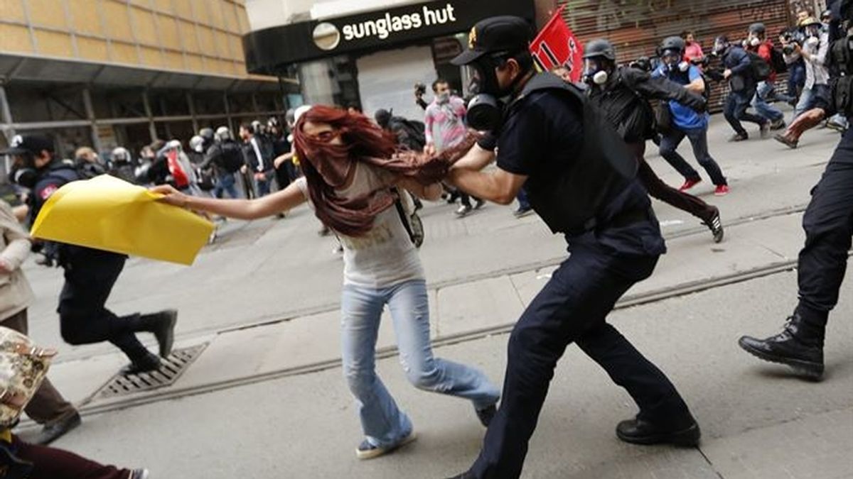 Más de 70 detenidos en los disturbios en el aniversario de las manifestaciones de Taksim