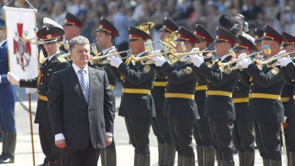 Poroshenko toma posesión llamando a la paz en Ucrania con la integración europea por bandera