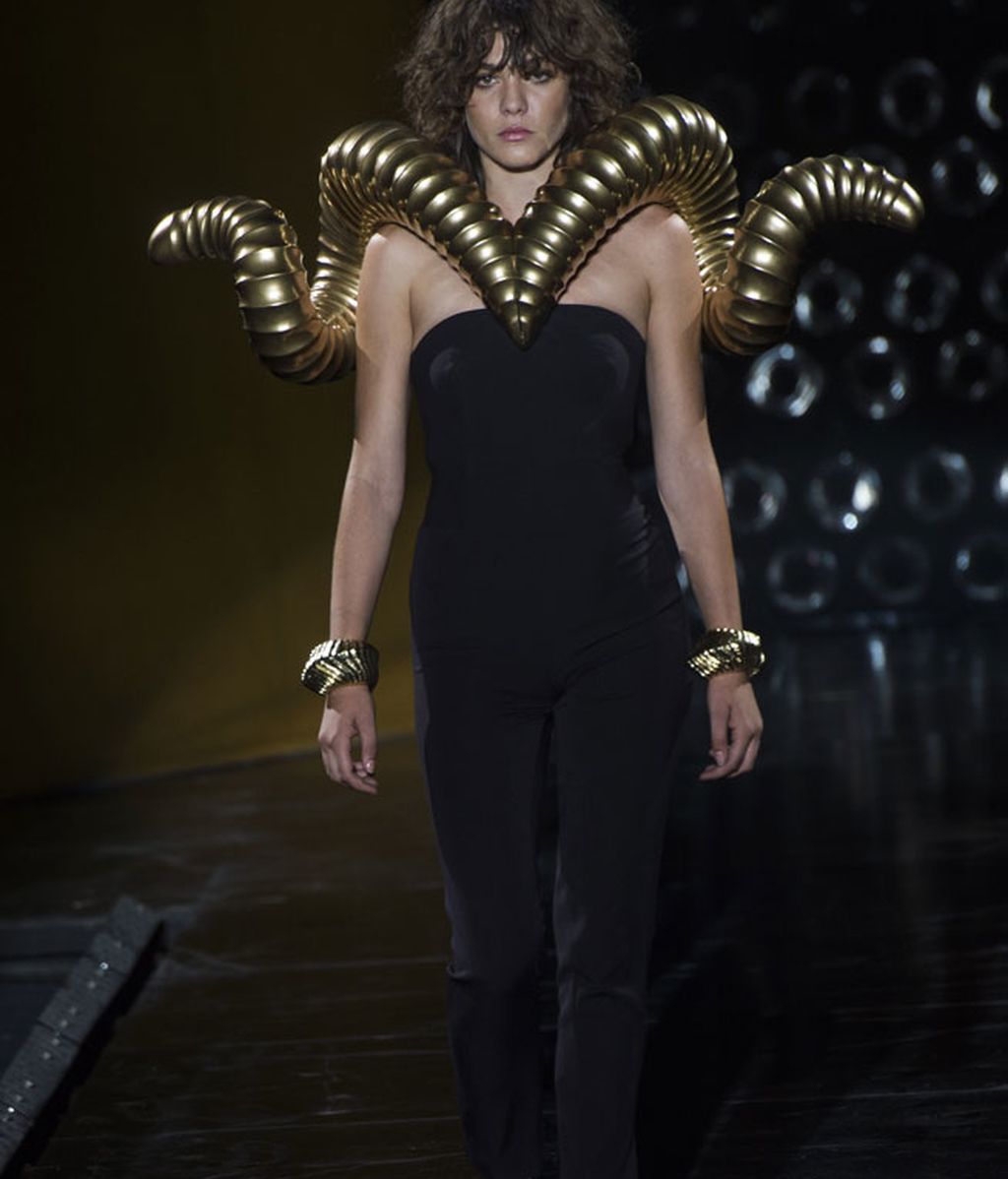 Collares gigantes en la nueva colección de 'Aristocrazy'