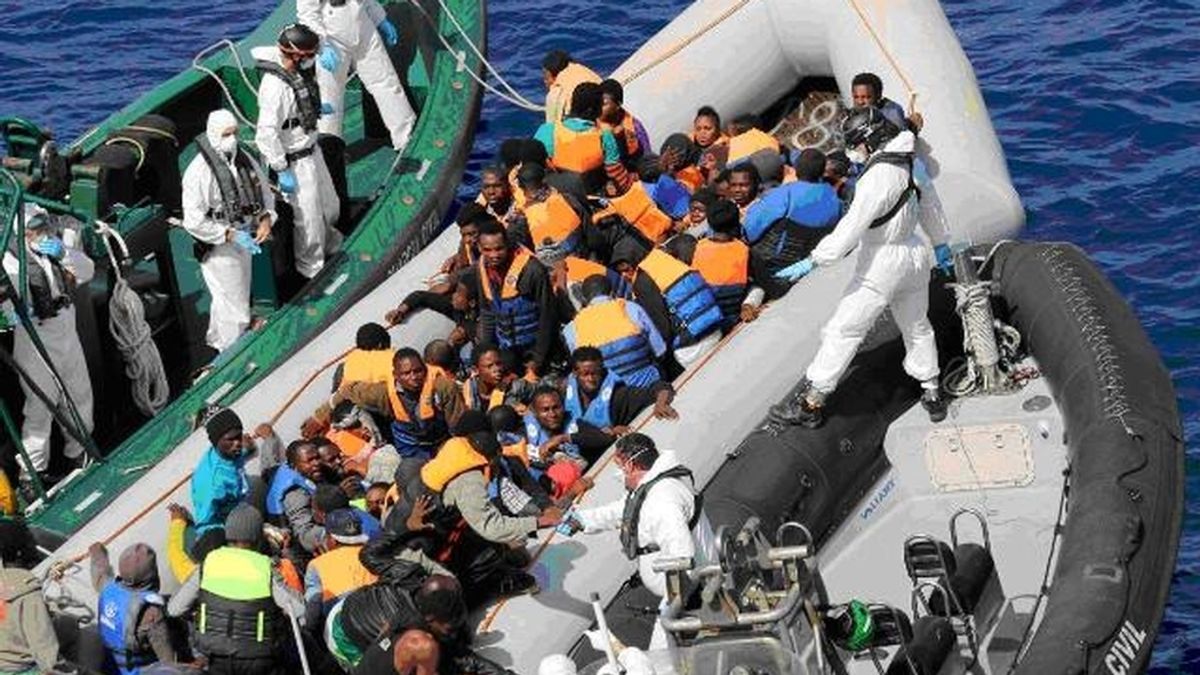 La Guardia Civil rescata a más de 500 inmigrantes cerca de la costa de Libia