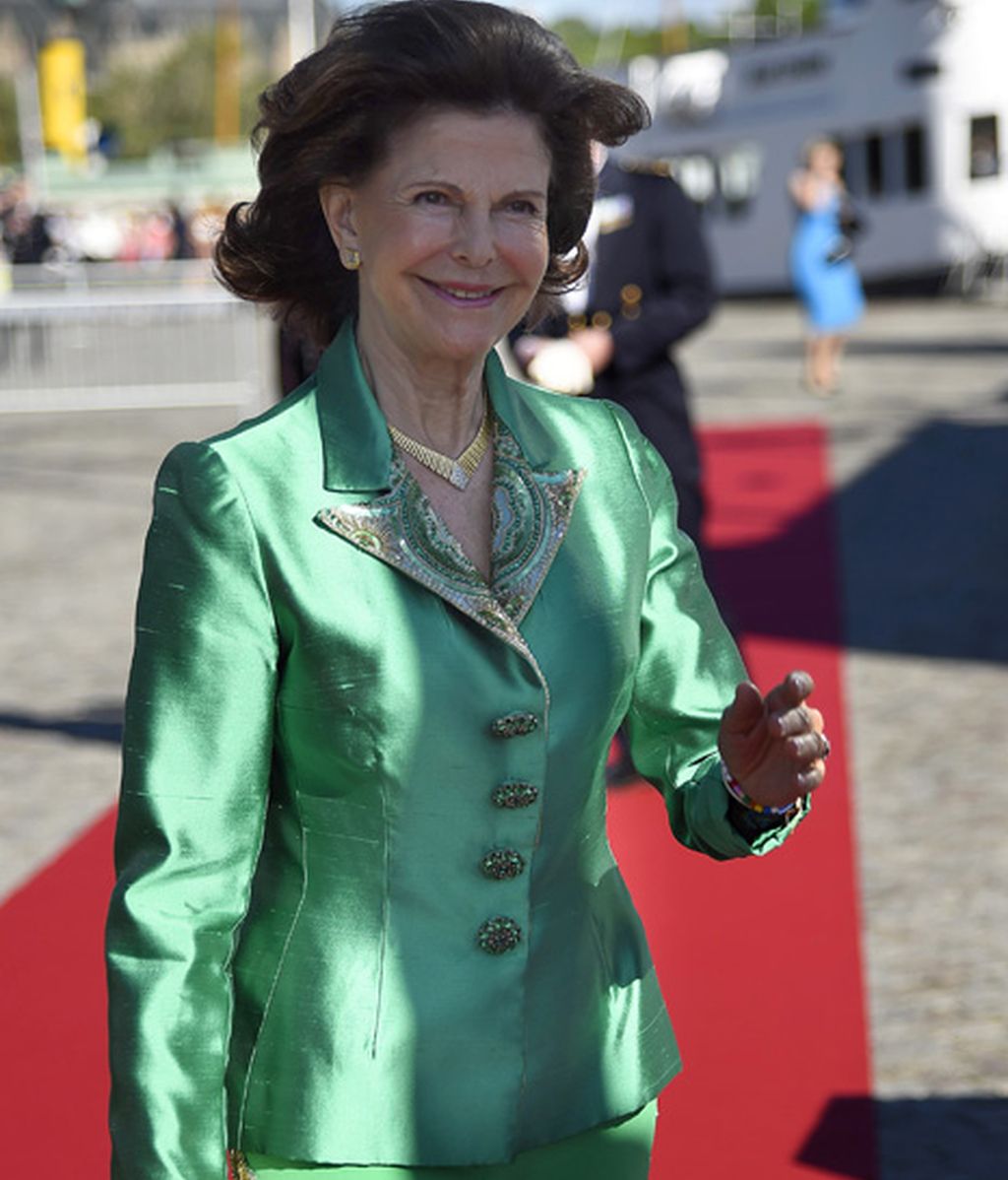 La reina Silvia se atrevió con este vestido verde