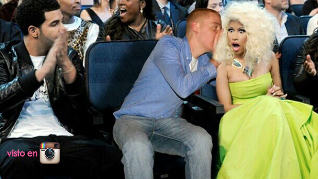 Este es el momento en el que PeejeT le cuenta a Nicky Minaj qué cojín ha usado para echar la siesta