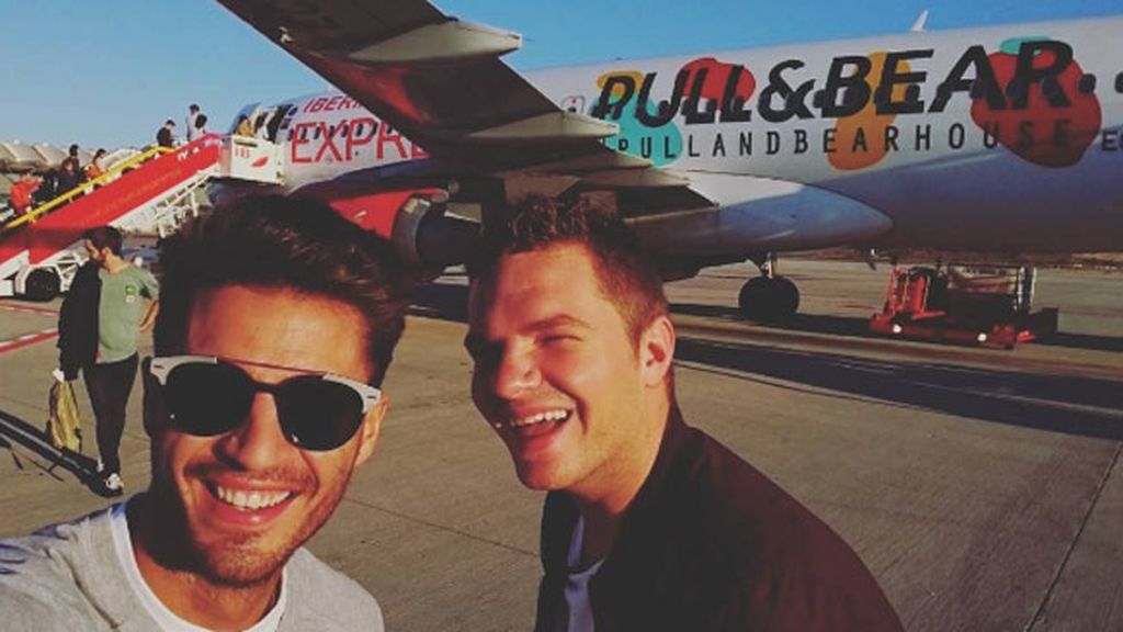 Maxi Iglesias, ¡directo al evento en avión!