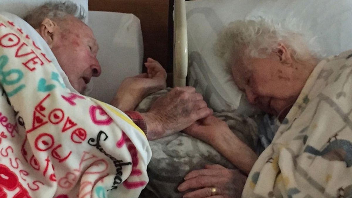 El cariñoso gesto de un centenario a su esposa horas antes de que falleciera