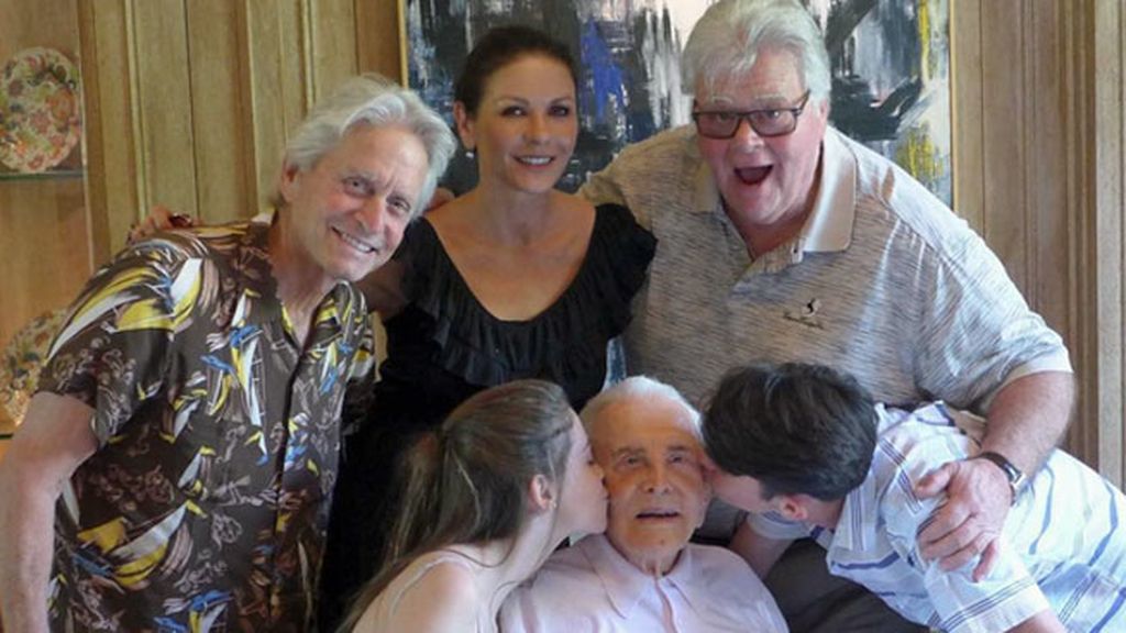 Catherine Z-Jones, Michael Douglas, sus hijos y el abuelo Kirk