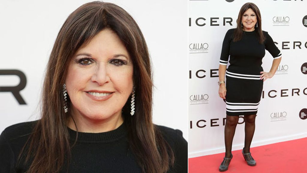 Loles León, con vestido de punto negro con rayas blancas