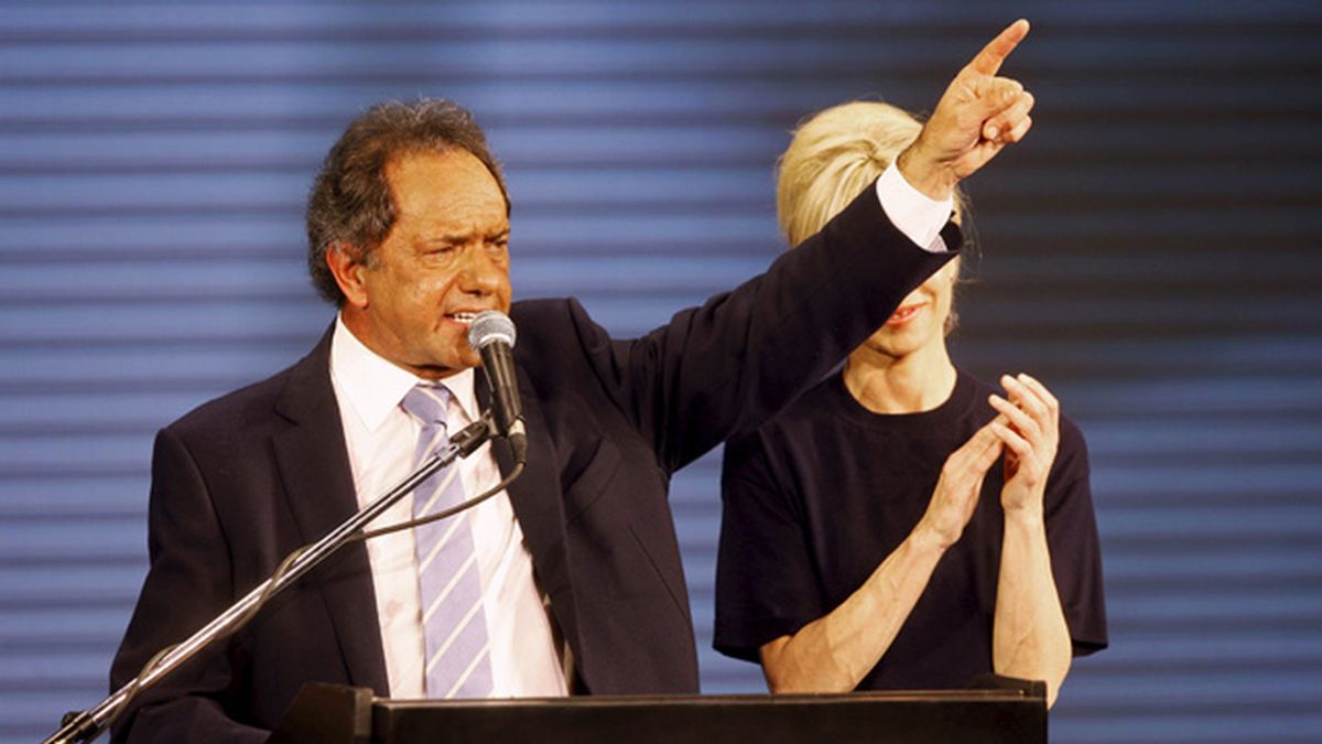 El candidato 'kirchnerista' Scioli vence las primarias en Argentina